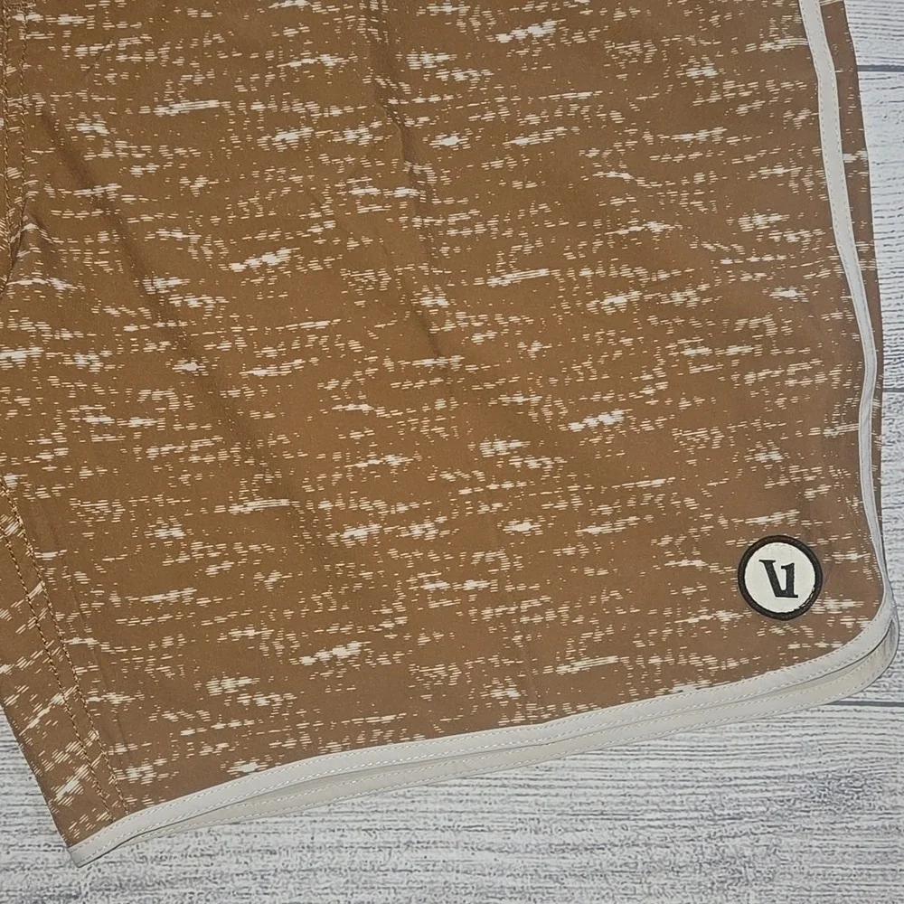 Vuori Men's Cruise Boardshort Caramel Slub Size 38 NWT